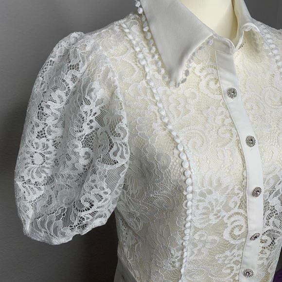 ✨ Lace Rhinestone Button Top ✨ - Picture 8 of 9